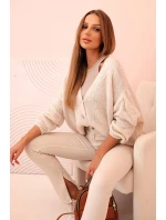 Dámsky sveter s výstrihom do V a gombíkmi béžovej farby