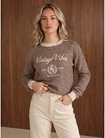 Sweter damski z nadrukiem Vintage Vibes fango model 22544851 - FashionStreet Sweter damski z nadrukiem Vintage Vibes fango model 22544851 - FashionStreet