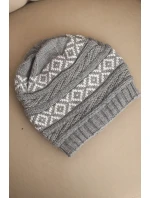 Dámska zimná čiapka so vzorom a vlnou K425 sivá Dámska zimná čiapka so vzorom a vlnou K425 sivá