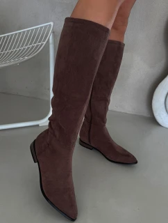 Dámské semišové kozačky na nízkém podpatku model 21848558 – hnědé - Kesi