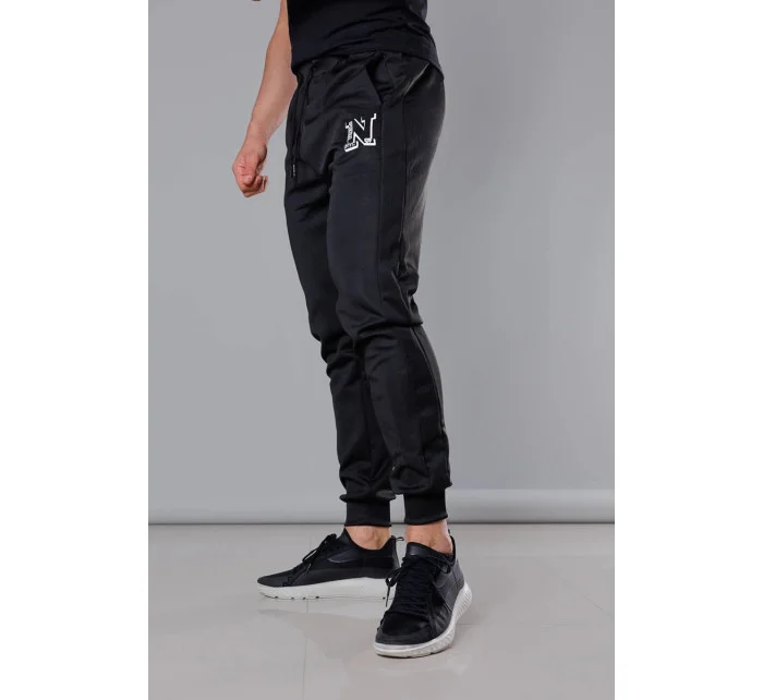 Černé pánské teplákové kalhoty s potiskem model 18347900 - J.STYLE Černé pánské teplákové kalhoty s potiskem model 18347900 - J.STYLE