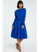 B087 Priliehavé midi šaty - kráľovská modrá