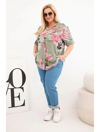 Dámská bavlněná halenka Plus Size s výstřihem do V v model 22043068 vzoru khaki - K-Fashion