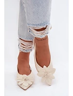 Dámské sandály na nízkém podpatku s květem model 22102823 - Boto