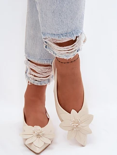 Dámské sandály na nízkém podpatku s květem model 22102823 - Boto
