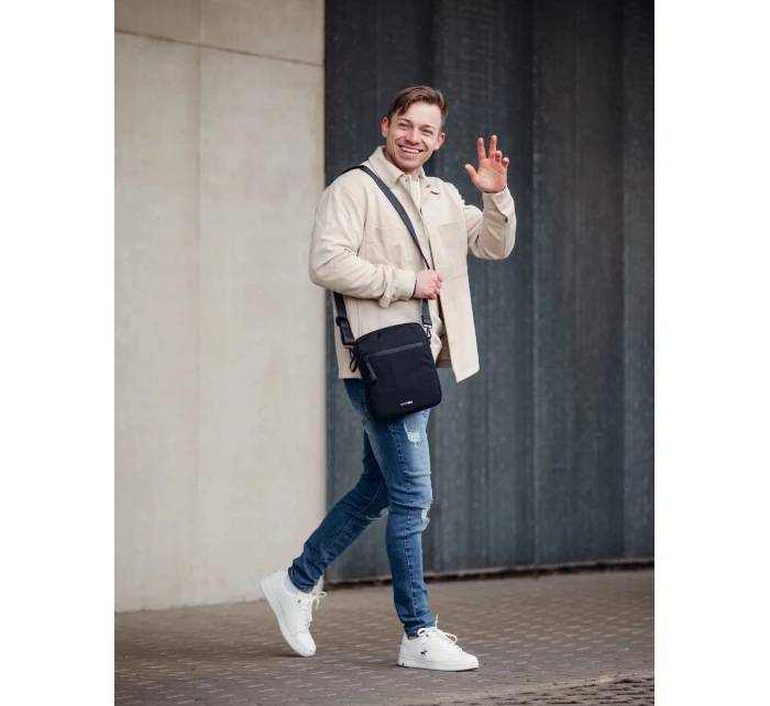 Pánska crossbody taška Vuch Tate Black Pánska crossbody taška Vuch Tate Black