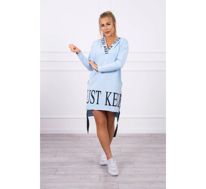 Šaty s kapucňou a potlačou modrej Šaty s kapucňou a potlačou modrej