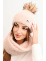 Dámská čepice s kapucí a pleteným vzorem bílá