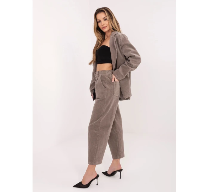 Spodnie IT SP model 22016612 ciemny bezowy - FPrice Spodnie IT SP model 22016612 ciemny bezowy - FPrice