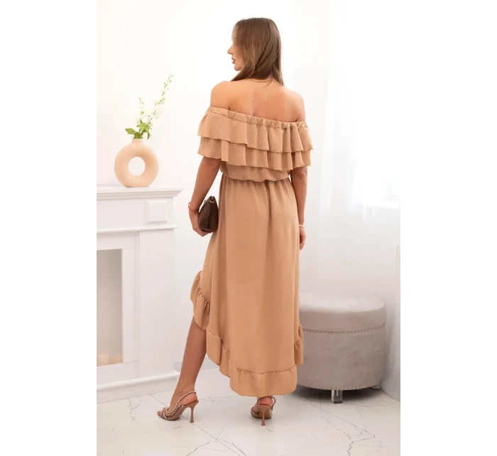 Dámske šaty s odhalenými ramenami a predĺženým chrbtom camel Dámske šaty s odhalenými ramenami a predĺženým chrbtom camel