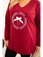 Dámska blúzka s dlhším zadným dielom a potlačou bordovej farby