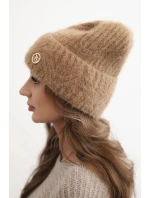 Dámska zimná čiapka z nadýchanej priadze s elegantným gombíkom camel Dámska zimná čiapka z nadýchanej priadze s elegantným gombíkom camel