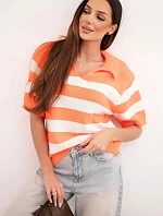 Dámsky pruhovaný sveter s golierom a krátkymi rukávmi oranžový