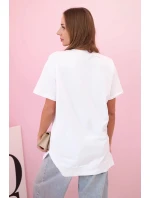 Dámske bavlnené tričko oversize so srdcom a strapcami biele Dámske bavlnené tričko oversize so srdcom a strapcami biele