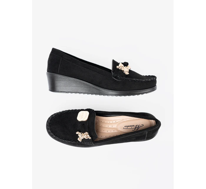 Zajímavé dámské černé polobotky na klínku Zajímavé dámské černé polobotky na klínku