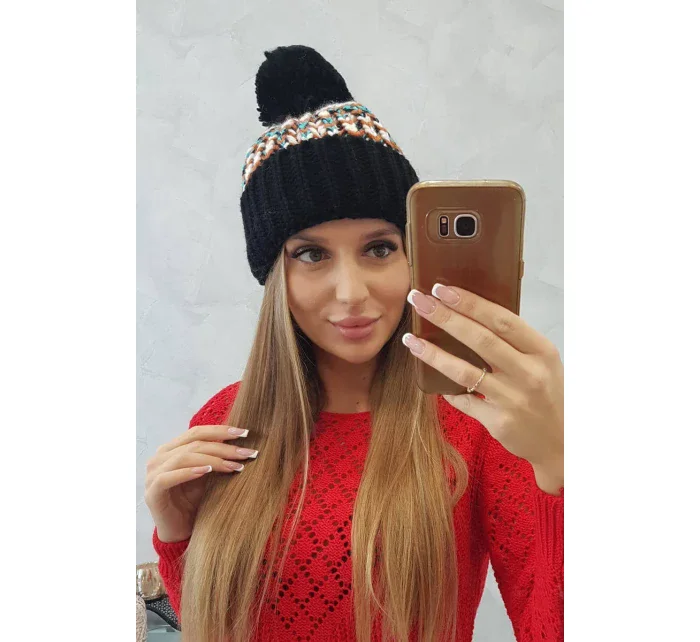 Dámska čiapka Ellen s brmbolcom K325 čierna Dámska čiapka Ellen s brmbolcom K325 čierna