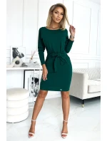 Dámske šaty vo fľaškovo zelenej farbe s dlhými rukávmi a zaväzovaním v páse 394-1