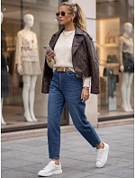 Jeansy damskie z paskiem mom fit niebieskie model 22365065 - FashionStreet Jeansy damskie z paskiem mom fit niebieskie model 22365065 - FashionStreet