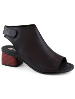 Pohodlné kožené sandále Remonte W RKR654