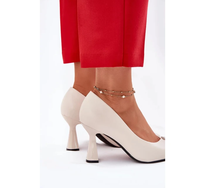 Elegantní dámské lodičky na rozšířeném jehlovém podpatku Vinceza – béžové Elegantní dámské lodičky na rozšířeném jehlovém podpatku Vinceza – béžové