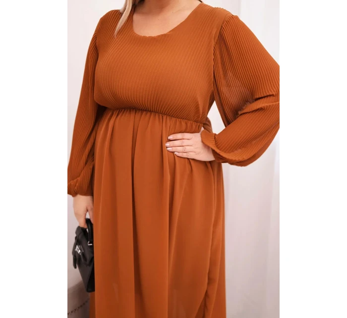 Dámská plisovaná sukýnka Plus Size z viskózy a s dlouhým rukávem camelová Dámská plisovaná sukýnka Plus Size z viskózy a s dlouhým rukávem camelová
