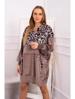 Velúrové šaty s maskovacím motívom mocca