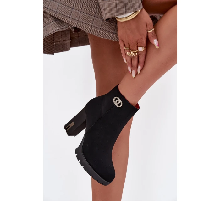 Ocieplane Botki Damskie Na Słupku Z Ozdobnym Detalem Czarne Vessara Ocieplane Botki Damskie Na Słupku Z Ozdobnym Detalem Czarne Vessara