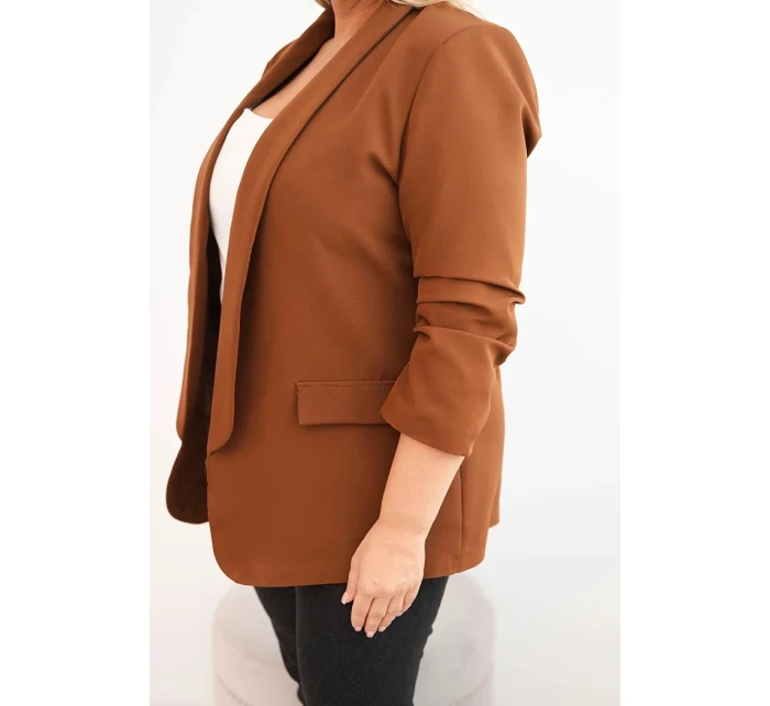 Dámská saka Plus Size bez zapínání s podšívkou model 21468642 hnědá - K-Fashion Dámská saka Plus Size bez zapínání s podšívkou model 21468642 hnědá - K-Fashion