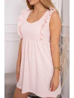 Šaty s volánikmi na bokoch púdrovo ružové