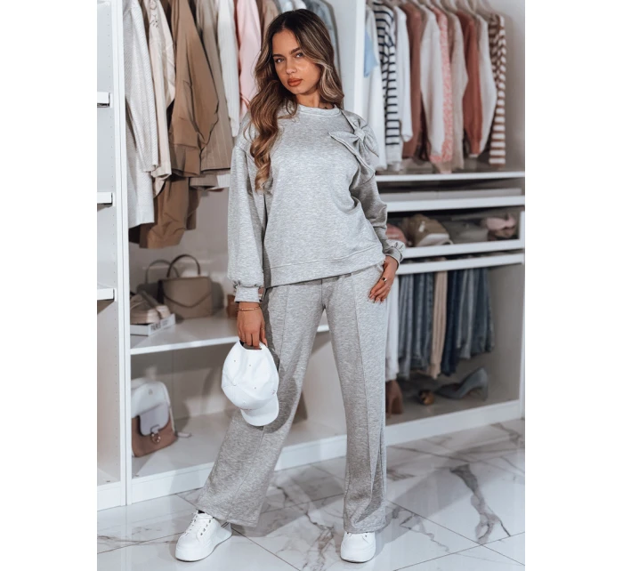 Dámská tepláková souprava nadměrné velikosti světle šedá Dstreet model 21984434 - FashionStreet Dámská tepláková souprava nadměrné velikosti světle šedá Dstreet model 21984434 - FashionStreet