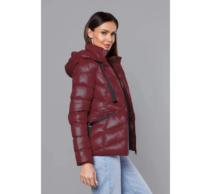 Dámska krátka zimná bunda v čerešňovej farbe (23066-7)