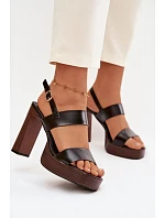 Sandále na podpätku model 226116 Vykročte štýlovo Sandále na podpätku model 226116 Vykročte štýlovo