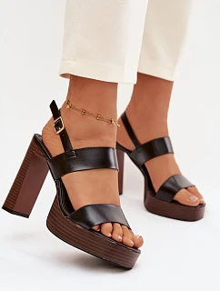 Sandále na podpätku model 226116 Vykročte štýlovo