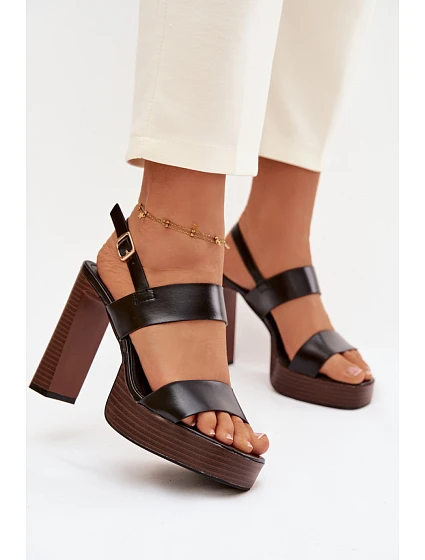 Sandále na podpätku model 226116 Vykročte štýlovo Sandále na podpätku model 226116 Vykročte štýlovo
