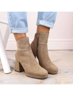 Dámske zateplené semišové čižmy na podpätku W SAN24B béžové - M.Daszynski Dámske zateplené semišové čižmy na podpätku W SAN24B béžové - M.Daszynski