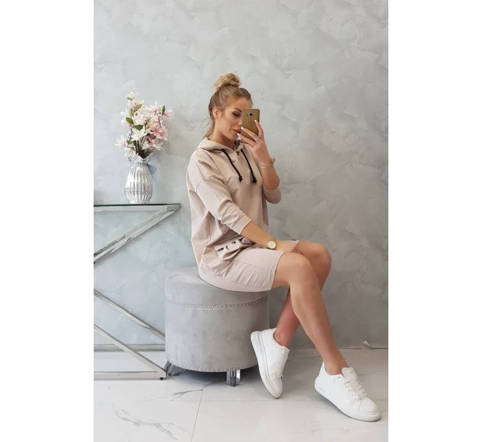 Béžové šaty s kapucí Béžové šaty s kapucí