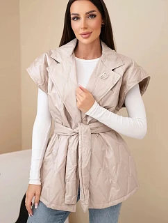 Dámska prešívaná vesta s opaskom a širokým golierom tmavo béžová