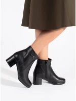 Pěkné černé  kotníčkové boty dámské na širokém podpatku