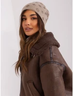 Czapka AT CZ model 19001774 ciemny bezowy - FPrice Czapka AT CZ model 19001774 ciemny bezowy - FPrice