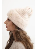 Dámska zimná čiapka z nadýchanej pleteniny a s elegantným gombíkom svetlej púdrovo ružovej farby Dámska zimná čiapka z nadýchanej pleteniny a s elegantným gombíkom svetlej púdrovo ružovej farby