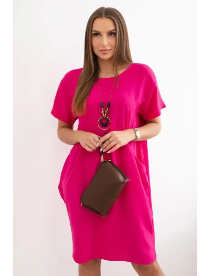 Šaty s vreckami a fuchsiovým príveskom