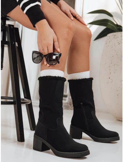 Dámské semišové kozačky na podpatku černé Dstreet model 21994307 - FashionStreet Dámské semišové kozačky na podpatku černé Dstreet model 21994307 - FashionStreet