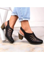 Dámske pohodlné kožené sandále na podpätku Rieker 40959-00