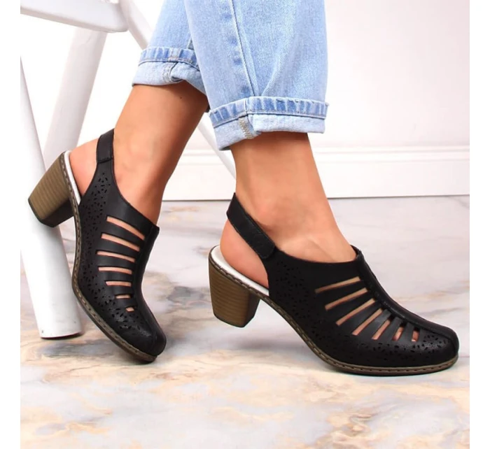 Dámske pohodlné kožené sandále na podpätku Rieker 40959-00