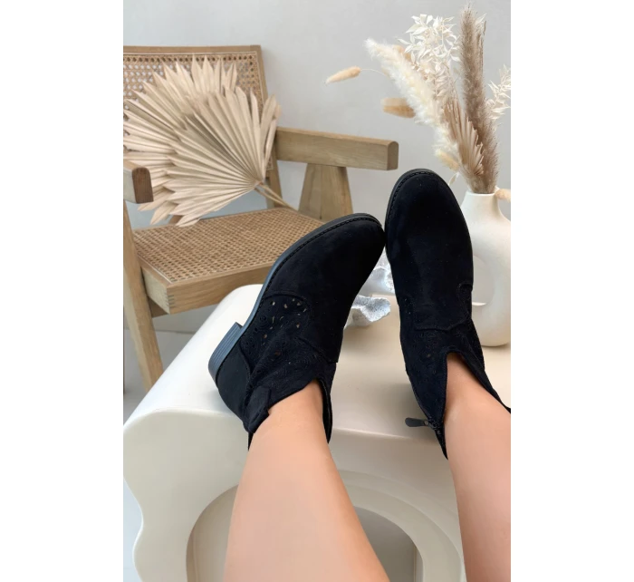 Dámské otevřené kotníkové boty na nízkém podpatku model 21961114 Černé - S.Barski Dámské otevřené kotníkové boty na nízkém podpatku model 21961114 Černé - S.Barski