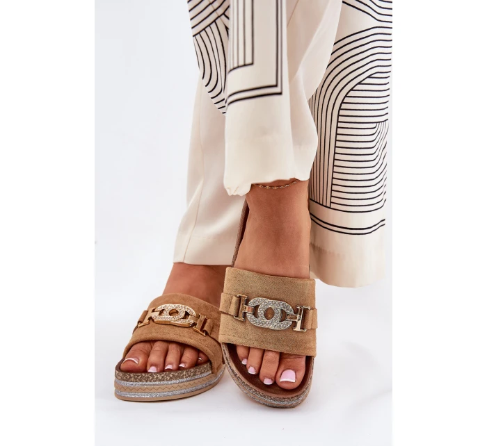 Klapki Damskie Ze Złotym Detalem Na Platformie Z Brokatem Camel Eanes Klapki Damskie Ze Złotym Detalem Na Platformie Z Brokatem Camel Eanes