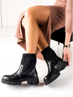 Krásne čierne dámske členkové topánky na plochom podpätku