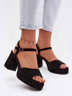 Sandále na podpätku model 226333 Krok vo veľkom štýle