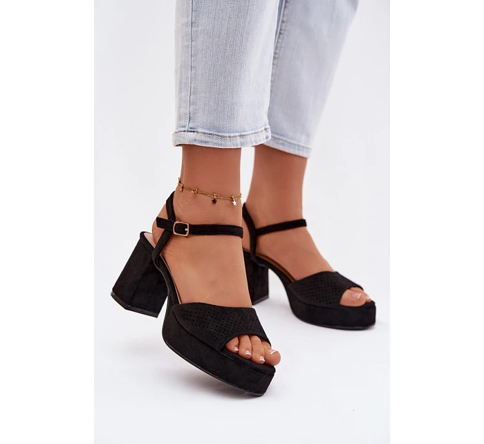 Sandále na podpätku model 226333 Krok vo veľkom štýle