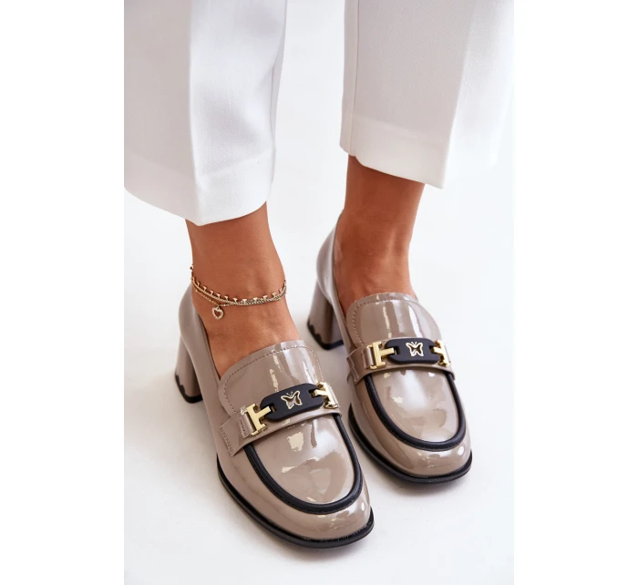 Lakierowane Półbuty Damskie Na Obcasie Z Ozdobą Artiker 55C1054 Beżowe